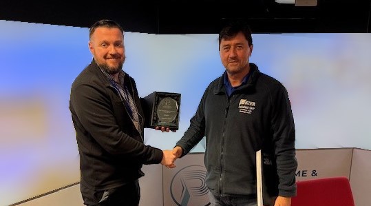 SRP safety energy award was presented by Rob Seale, senior project manager (left), to James Wotherspoon, Kier construction manager.